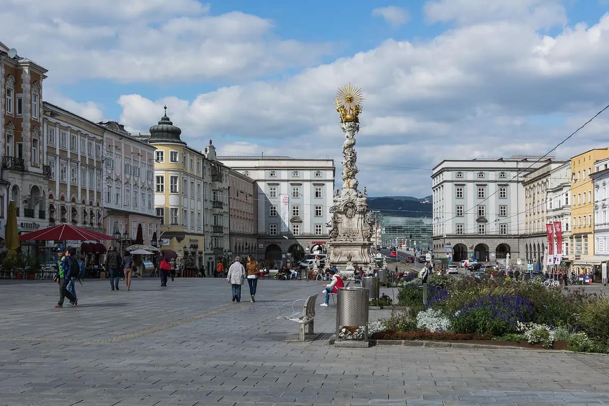 Hauptplatz in Linz mit der Dreifaltigkeitssäule