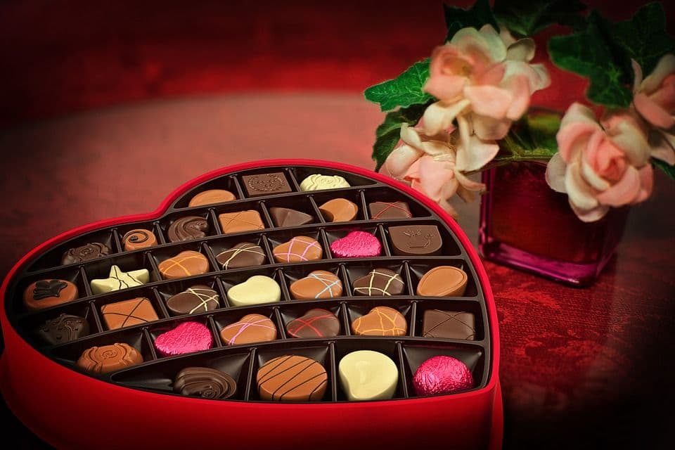 Valentinstag - Blumen und Pralinen