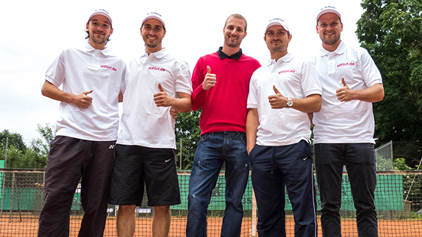 Mannschaftsfoto des TC Auepark Kassel mit elFlirt-Sponsoring