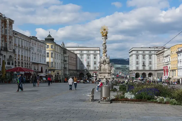 Hauptplatz in Linz mit der Dreifaltigkeitssäule